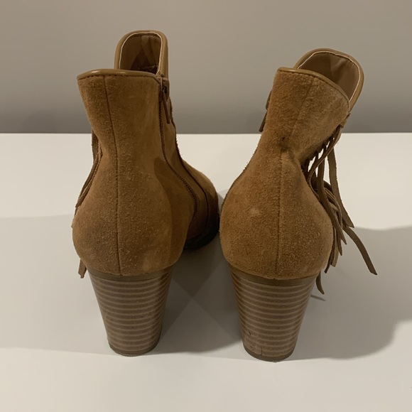 Boots - Picture 5 of 9